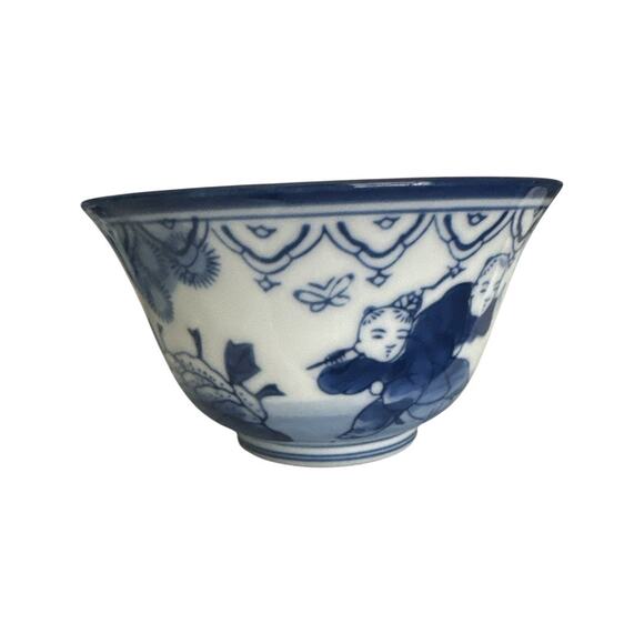 Set of 4 Karako Yunomi Children Playing Blue White Teacups - Picture 8 of 10